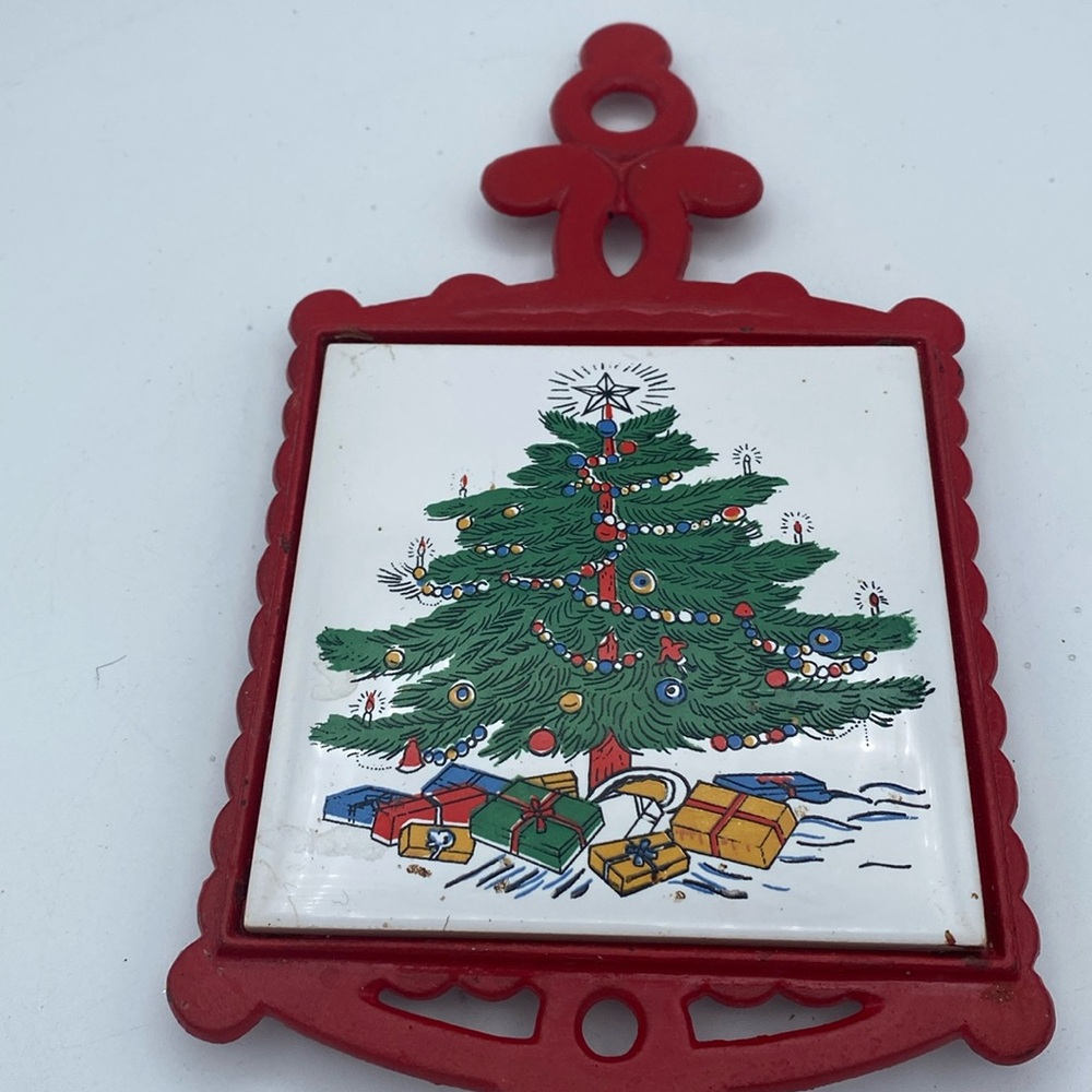 VTG cast iron trivet with Christmas tree red ceramic tile 9x5”